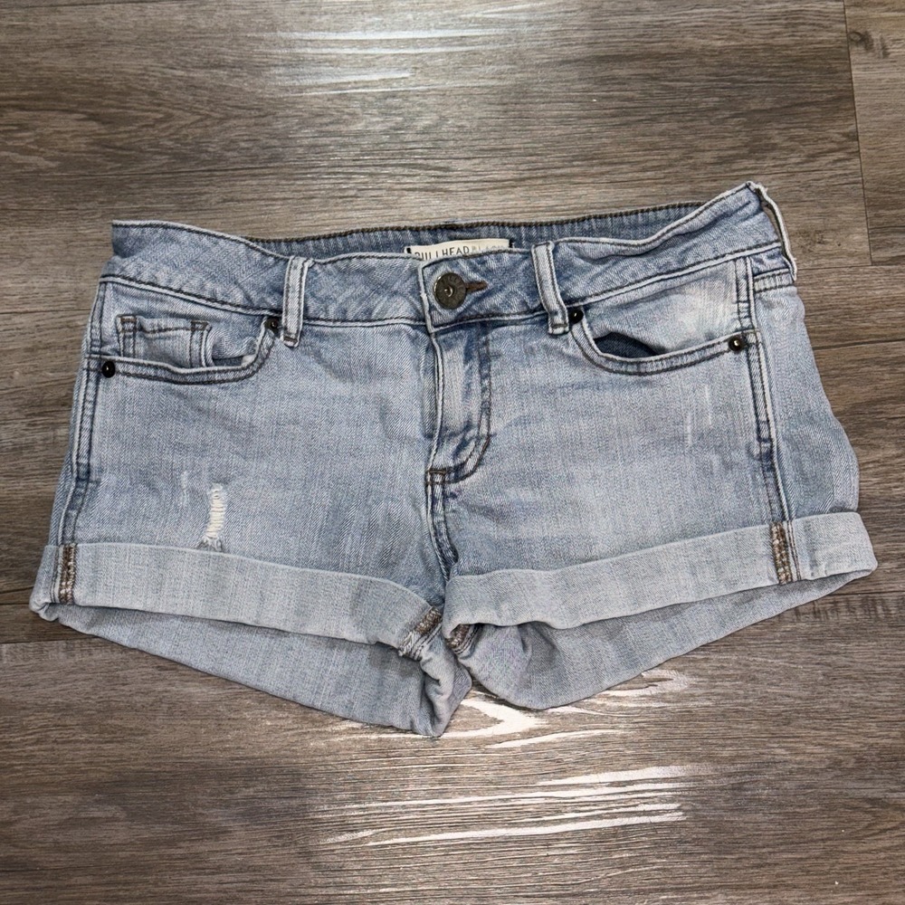 Bullhead Light-Wash Denim Cuffed Shorts Juniors 3 Zip Fly Five-Pocket Design